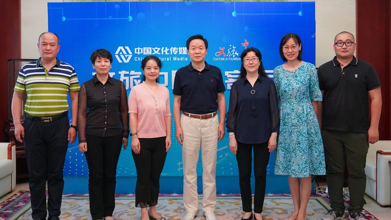 重型摄像机短视频拍摄，三脚架选型揭秘**